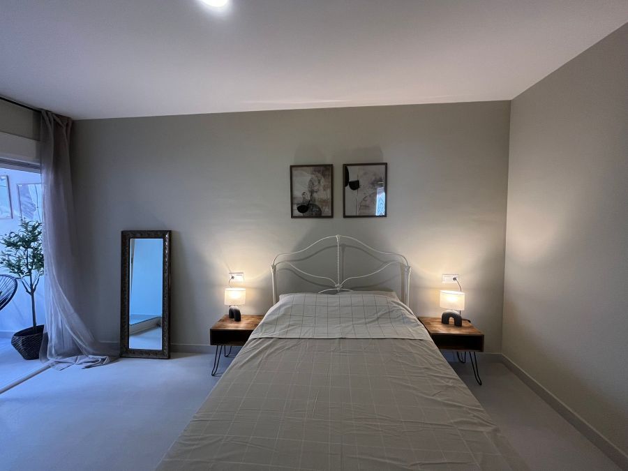 Prachtig gerenoveerd appartement met zeezicht in Nerja