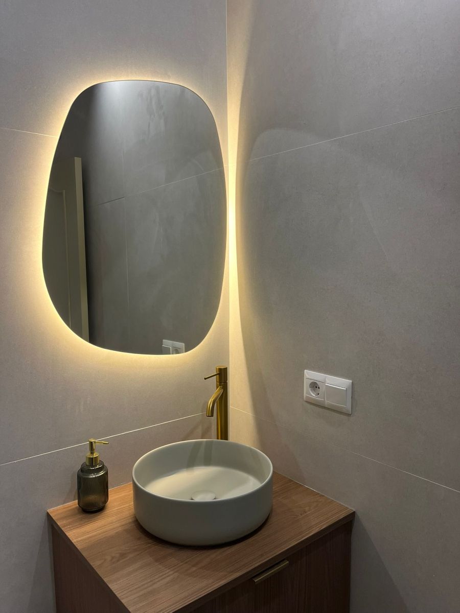 Prachtig gerenoveerd appartement met zeezicht in Nerja