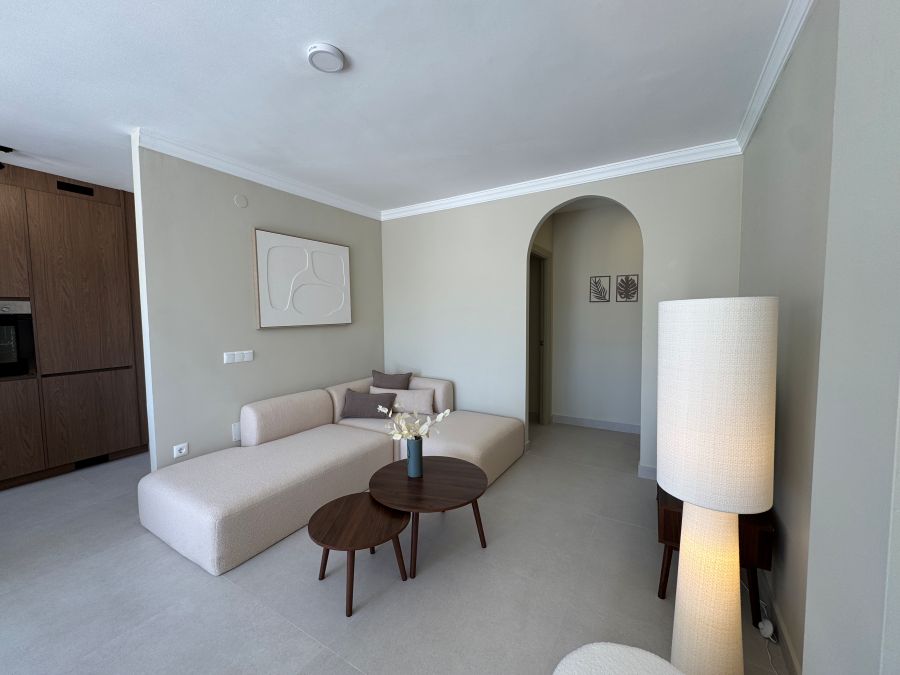 Prachtig gerenoveerd appartement met zeezicht in Nerja