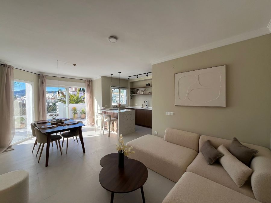 Prachtig gerenoveerd appartement met zeezicht in Nerja