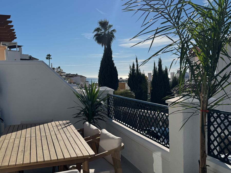 Prachtig gerenoveerd appartement met zeezicht in Nerja