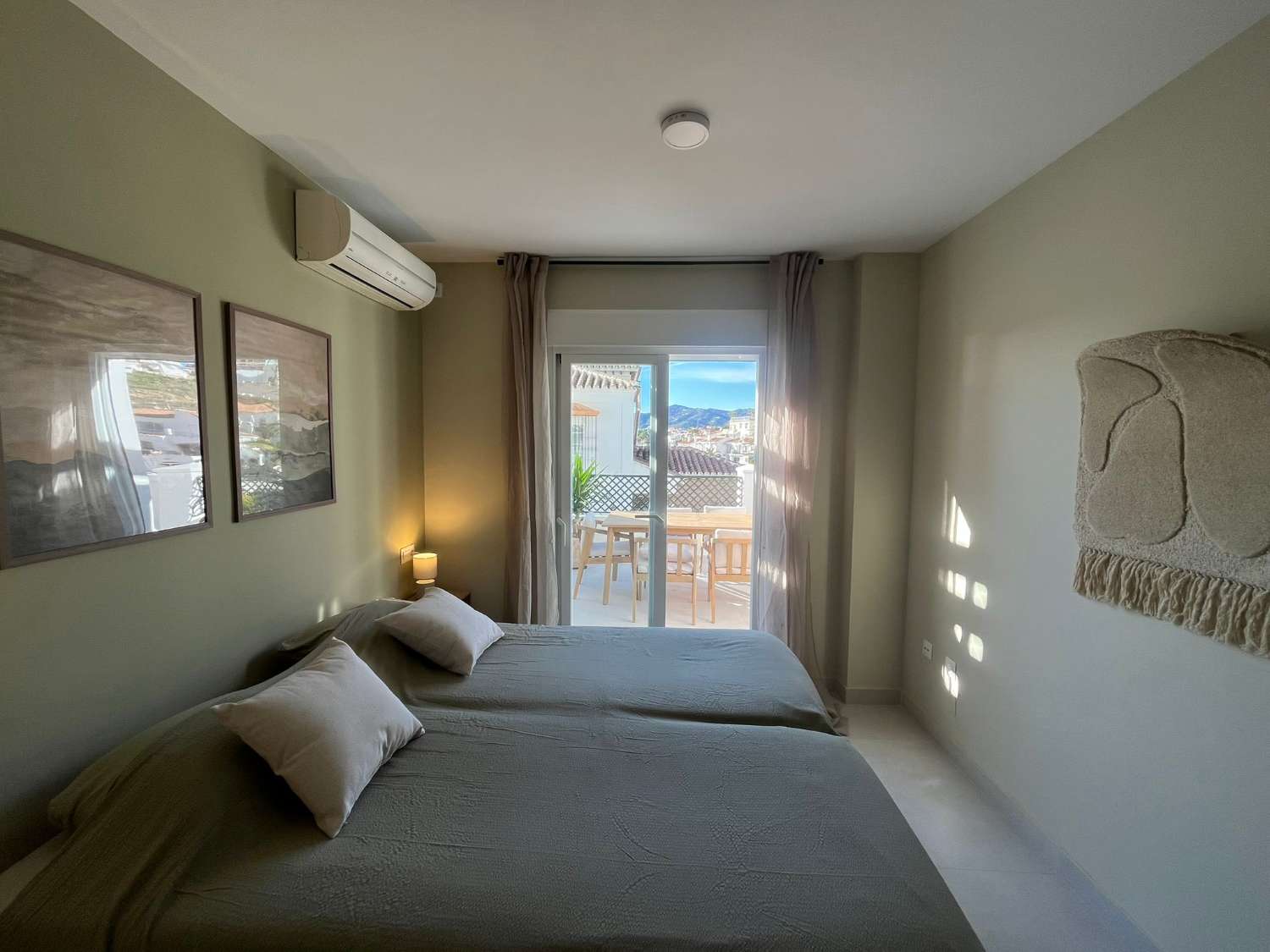 Prachtig gerenoveerd appartement met zeezicht in Nerja