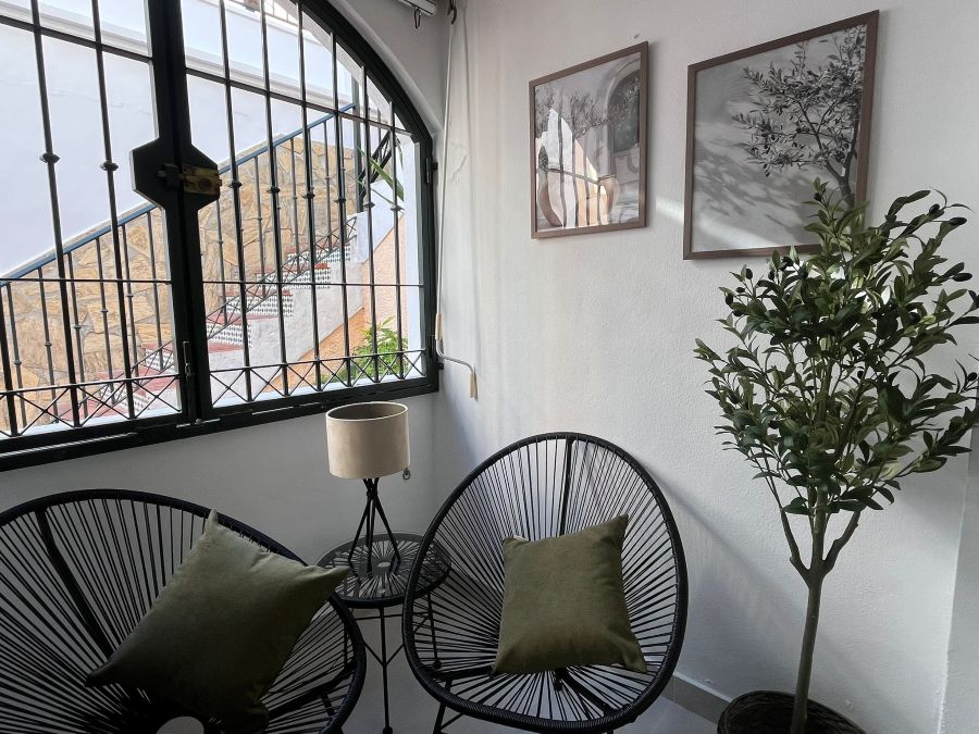 Prachtig gerenoveerd appartement met zeezicht in Nerja