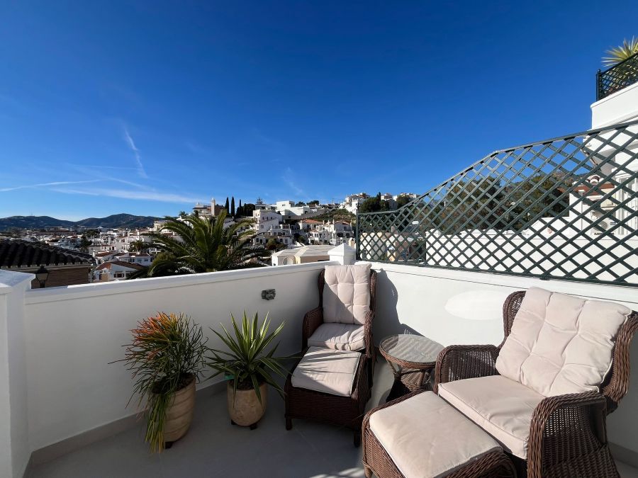 Prachtig gerenoveerd appartement met zeezicht in Nerja
