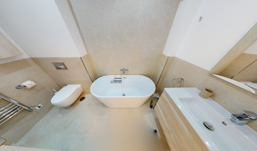 Moderni kerrostalo merinäköalalla Verde Marissa, Nerjassa