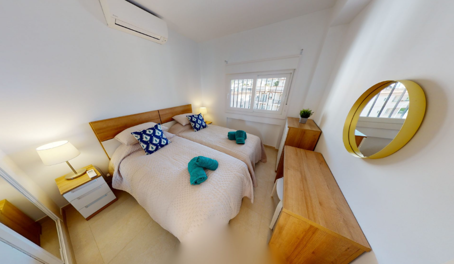 Moderni kerrostalo merinäköalalla Verde Marissa, Nerjassa