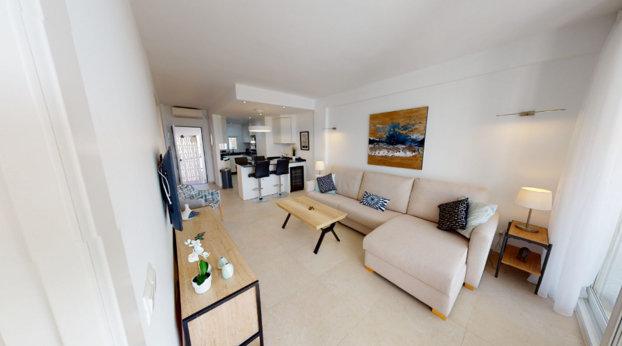 Moderni kerrostalo merinäköalalla Verde Marissa, Nerjassa