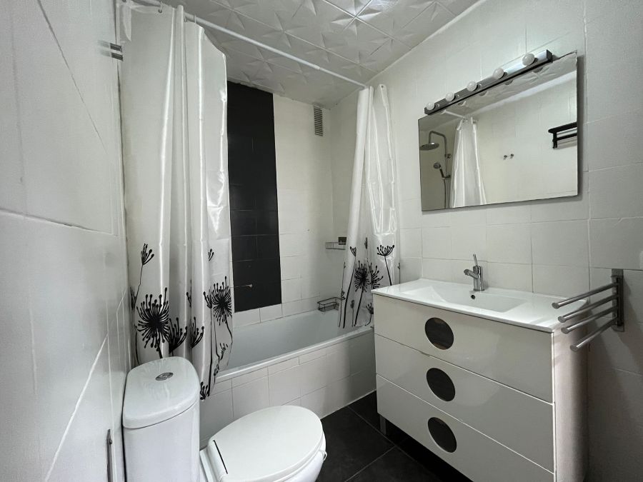 Appartement gelegen in het centrum van Nerja, op slechts 5 minuten lopen van het Balcón de Europa en stranden.