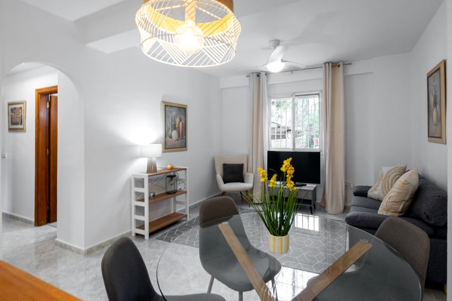 Comfortabel appartement op de begane grond, gelegen op slechts enkele minuten lopen van het bekende Burriana-strand.