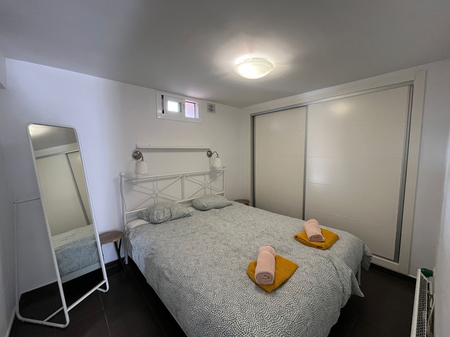 Gerenoveerde woning met dakterras, panoramisch zicht over de zee en bergen en apart appartement onder de woning