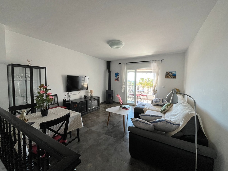 Gerenoveerde woning met dakterras, panoramisch zicht over de zee en bergen en apart appartement onder de woning