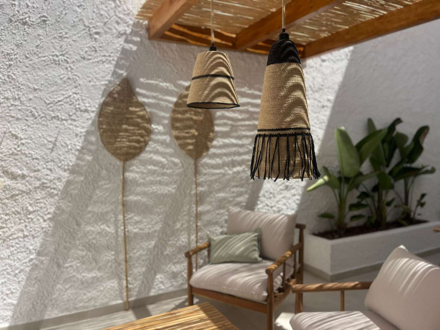 Casa renovada con piscina de inmersión y impresionantes vistas al mar a 500 metros de la playa de Burriana en Nerja