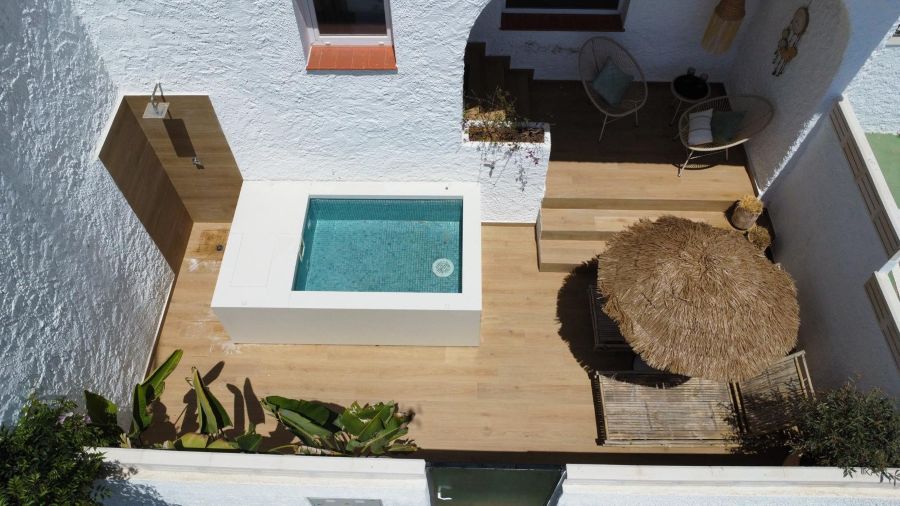 Gerenoveerd huis met plunge pool en prachtig uitzicht op zee op 500 meter van het Burriana strand in Nerja