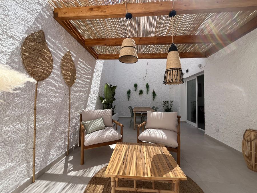 Gerenoveerd huis met plunge pool en prachtig uitzicht op zee op 500 meter van het Burriana strand in Nerja