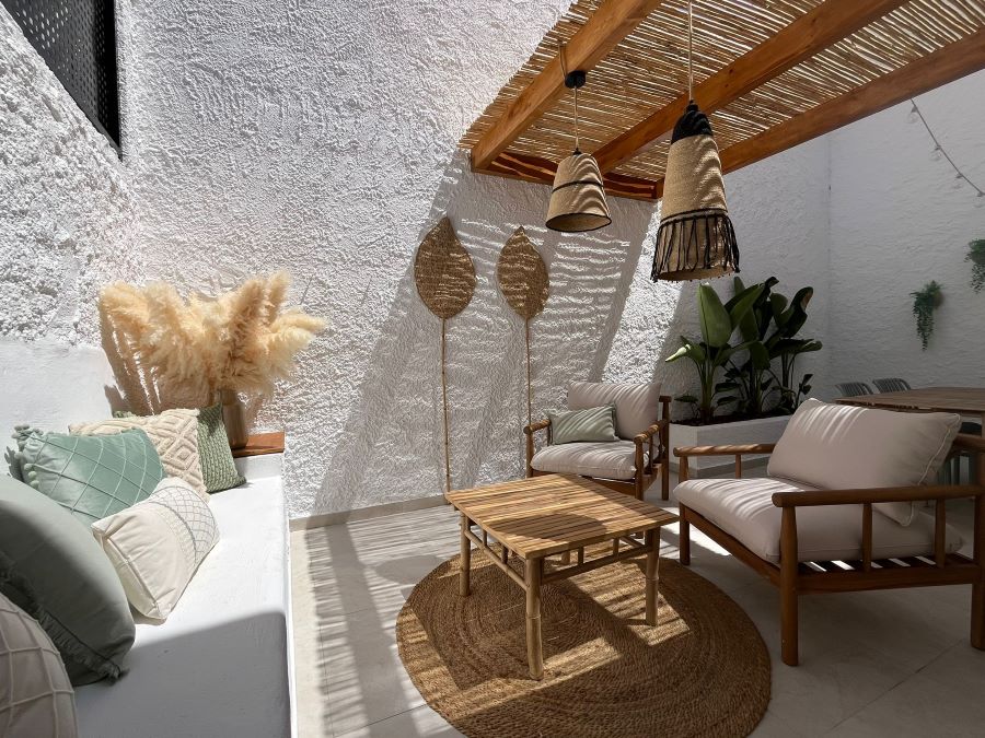 Gerenoveerd huis met plunge pool en prachtig uitzicht op zee op 500 meter van het Burriana strand in Nerja