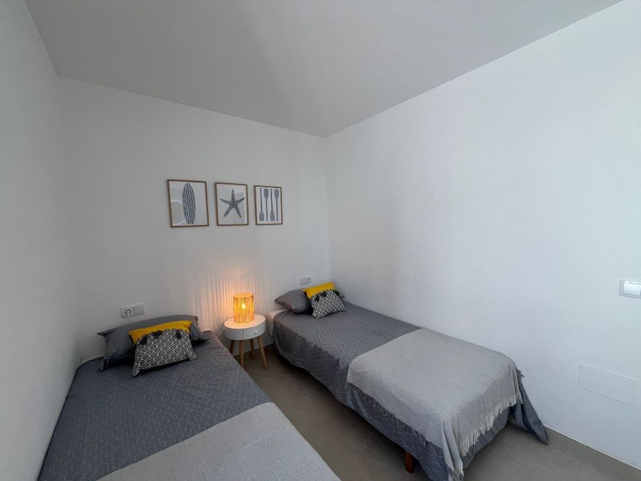 Gerenoveerd huis met plunge pool en prachtig uitzicht op zee op 500 meter van het Burriana strand in Nerja