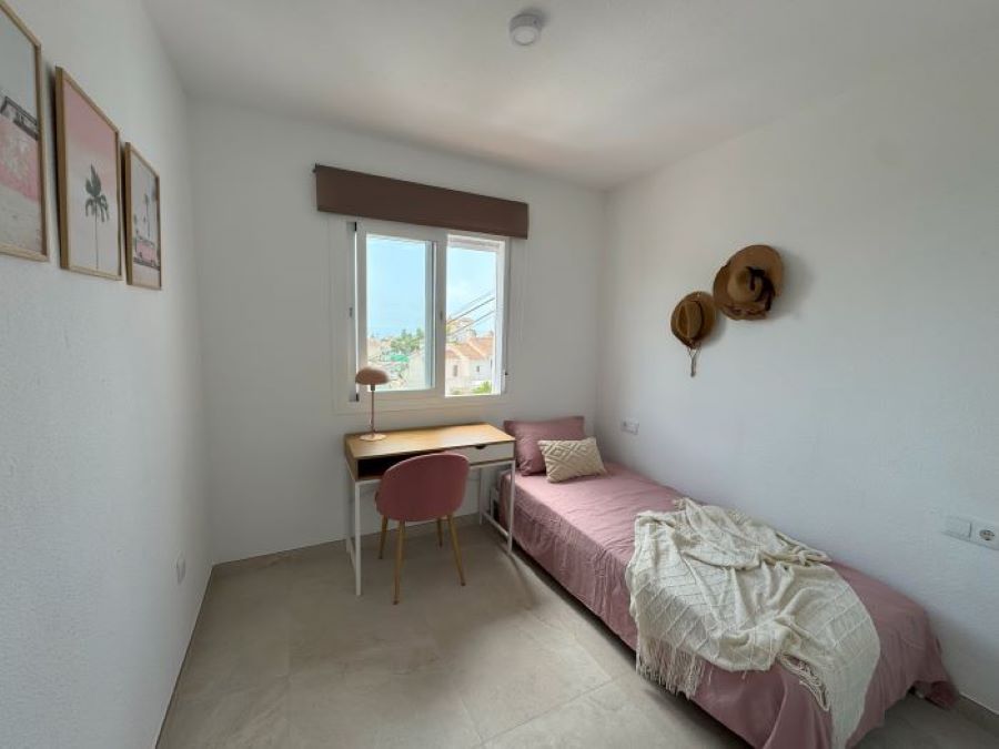 Gerenoveerd huis met plunge pool en prachtig uitzicht op zee op 500 meter van het Burriana strand in Nerja