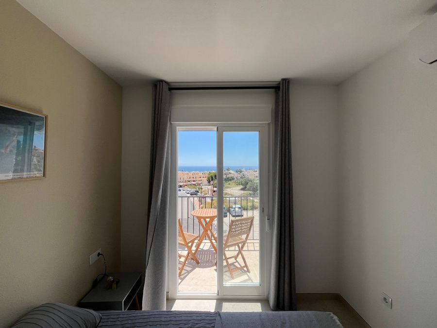 Gerenoveerd huis met plunge pool en prachtig uitzicht op zee op 500 meter van het Burriana strand in Nerja