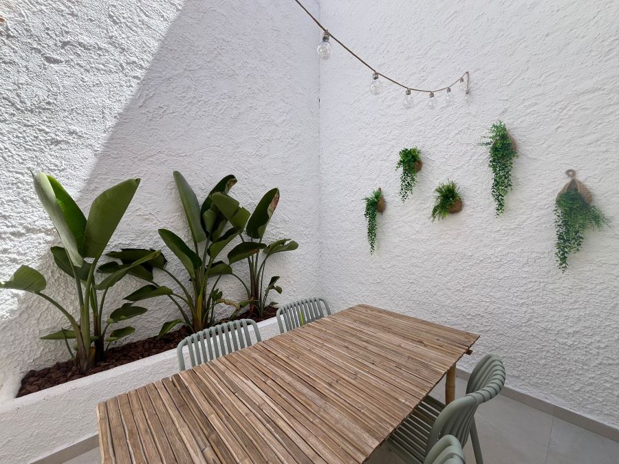 Gerenoveerd huis met plunge pool en prachtig uitzicht op zee op 500 meter van het Burriana strand in Nerja