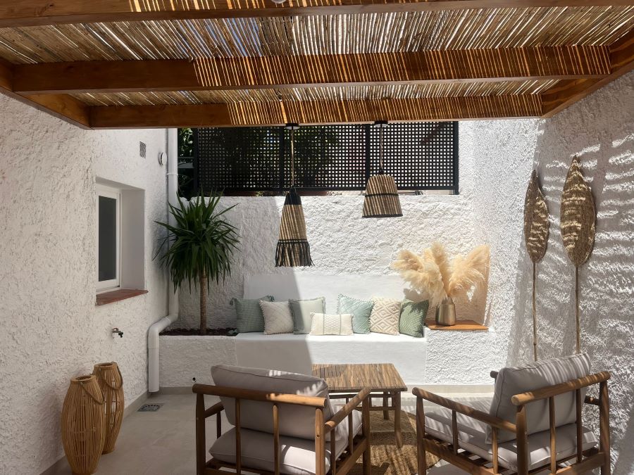 Gerenoveerd huis met plunge pool en prachtig uitzicht op zee op 500 meter van het Burriana strand in Nerja