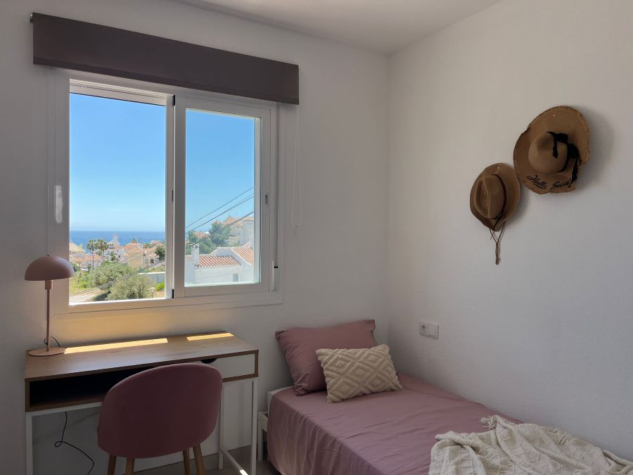 Gerenoveerd huis met plunge pool en prachtig uitzicht op zee op 500 meter van het Burriana strand in Nerja