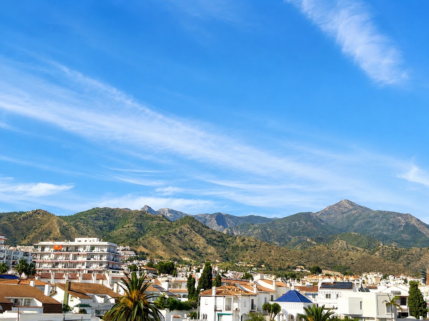 Ruim appartement in de wijk Parador de Nerja, slechts een paar minuten lopen van het strand en het centrum van Nerja
