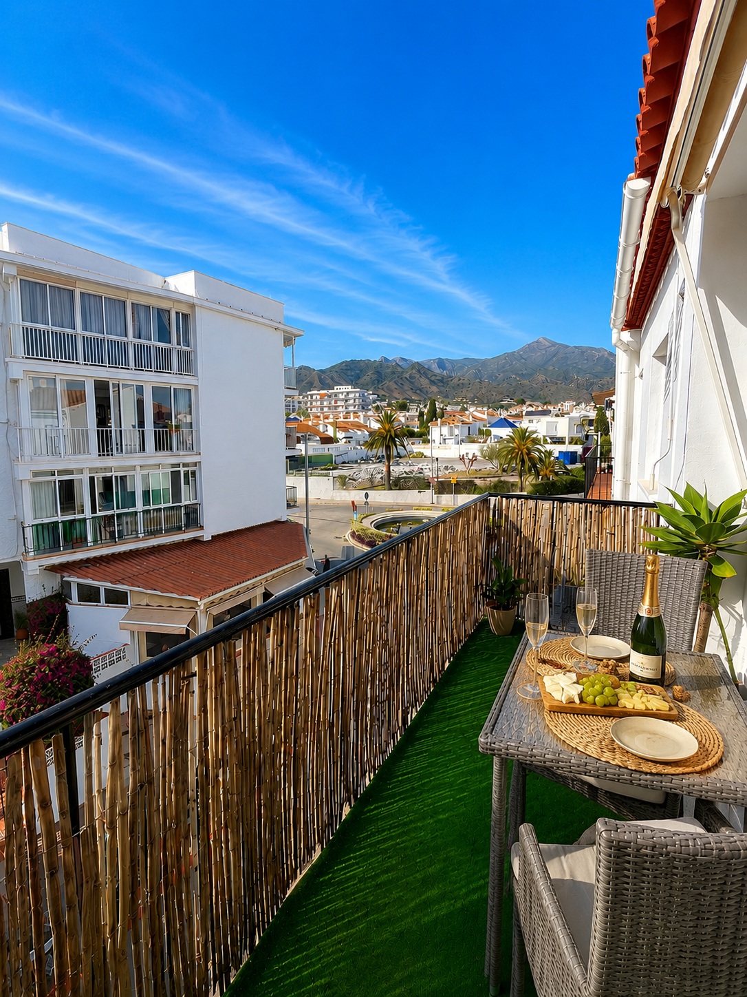 Ruim appartement in de wijk Parador de Nerja, slechts een paar minuten lopen van het strand en het centrum van Nerja