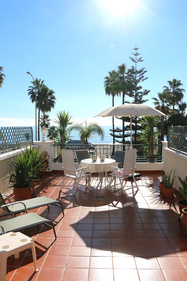 Nydelig leilighet på første linje Burriana-strand i Nerja