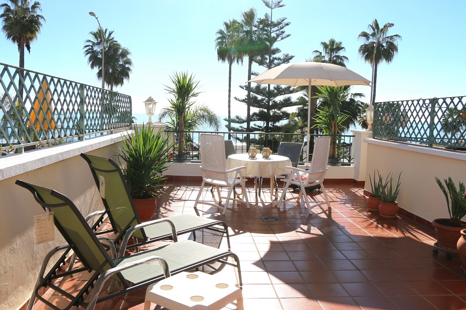 Nydelig leilighet på første linje Burriana-strand i Nerja
