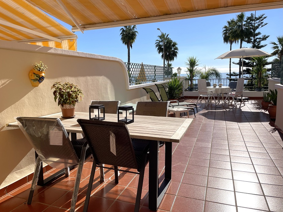 Nydelig leilighet på første linje Burriana-strand i Nerja