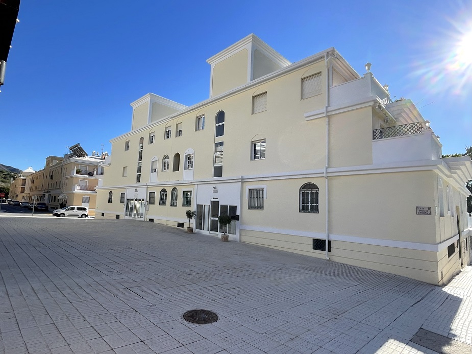 Nydelig leilighet på første linje Burriana-strand i Nerja