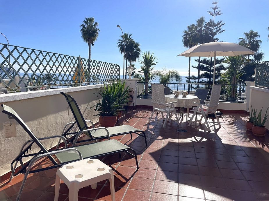 Nydelig leilighet på første linje Burriana-strand i Nerja