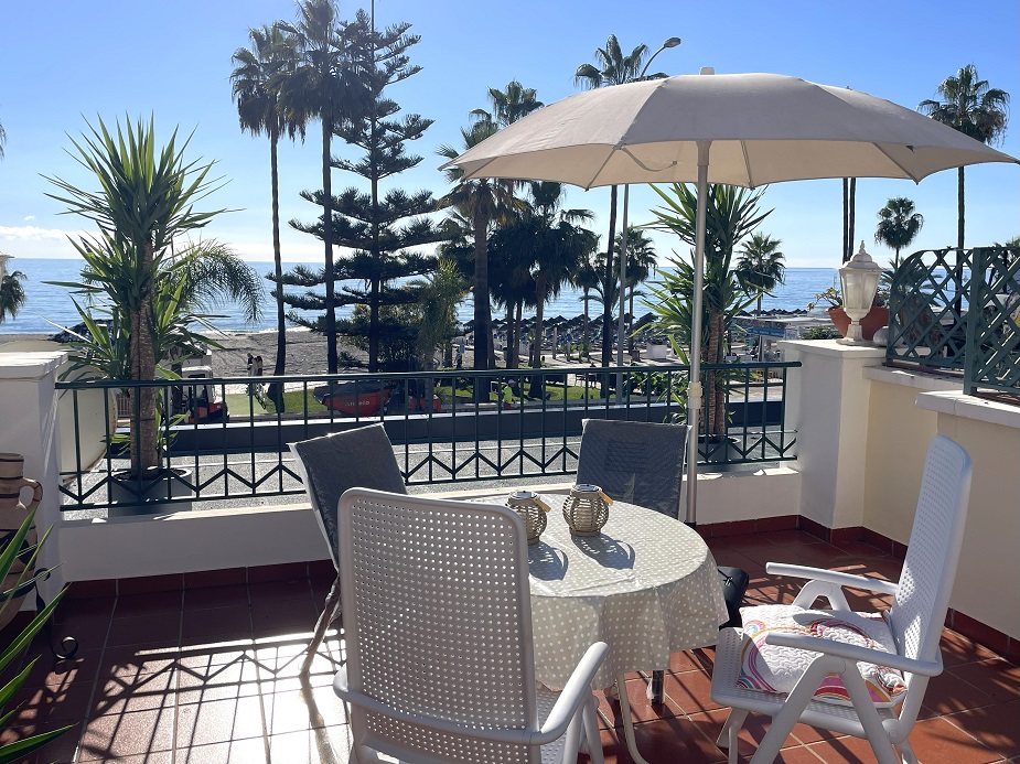 Nydelig leilighet på første linje Burriana-strand i Nerja