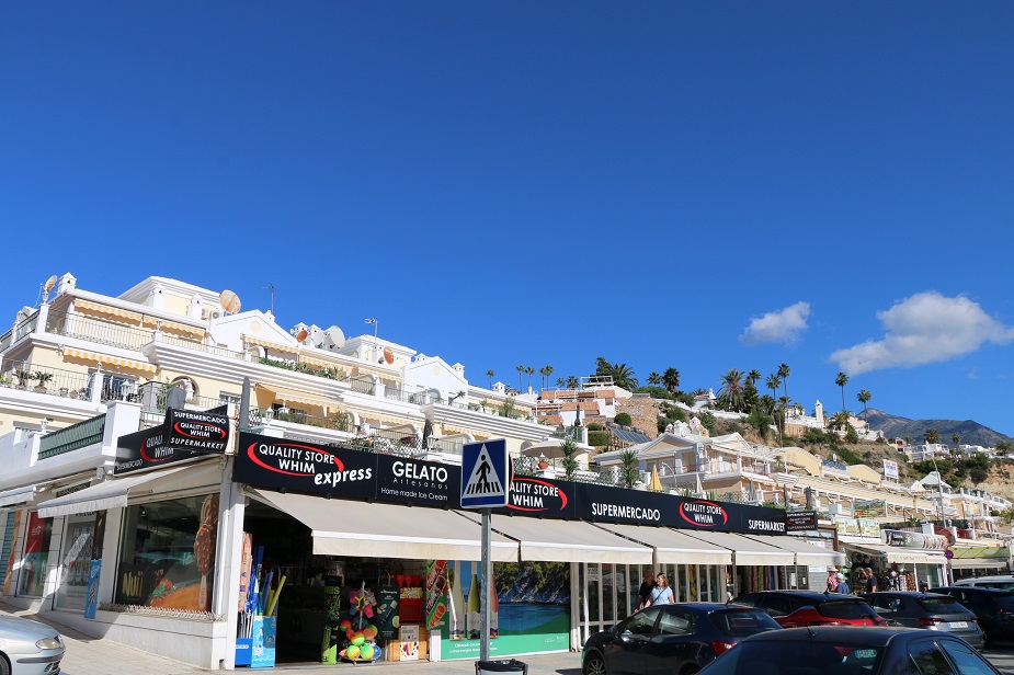 Nydelig leilighet på første linje Burriana-strand i Nerja