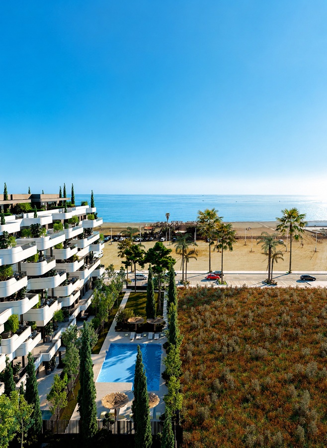 Luxe nieuwbouw project aan eerste lijn strand in Torre del Mar