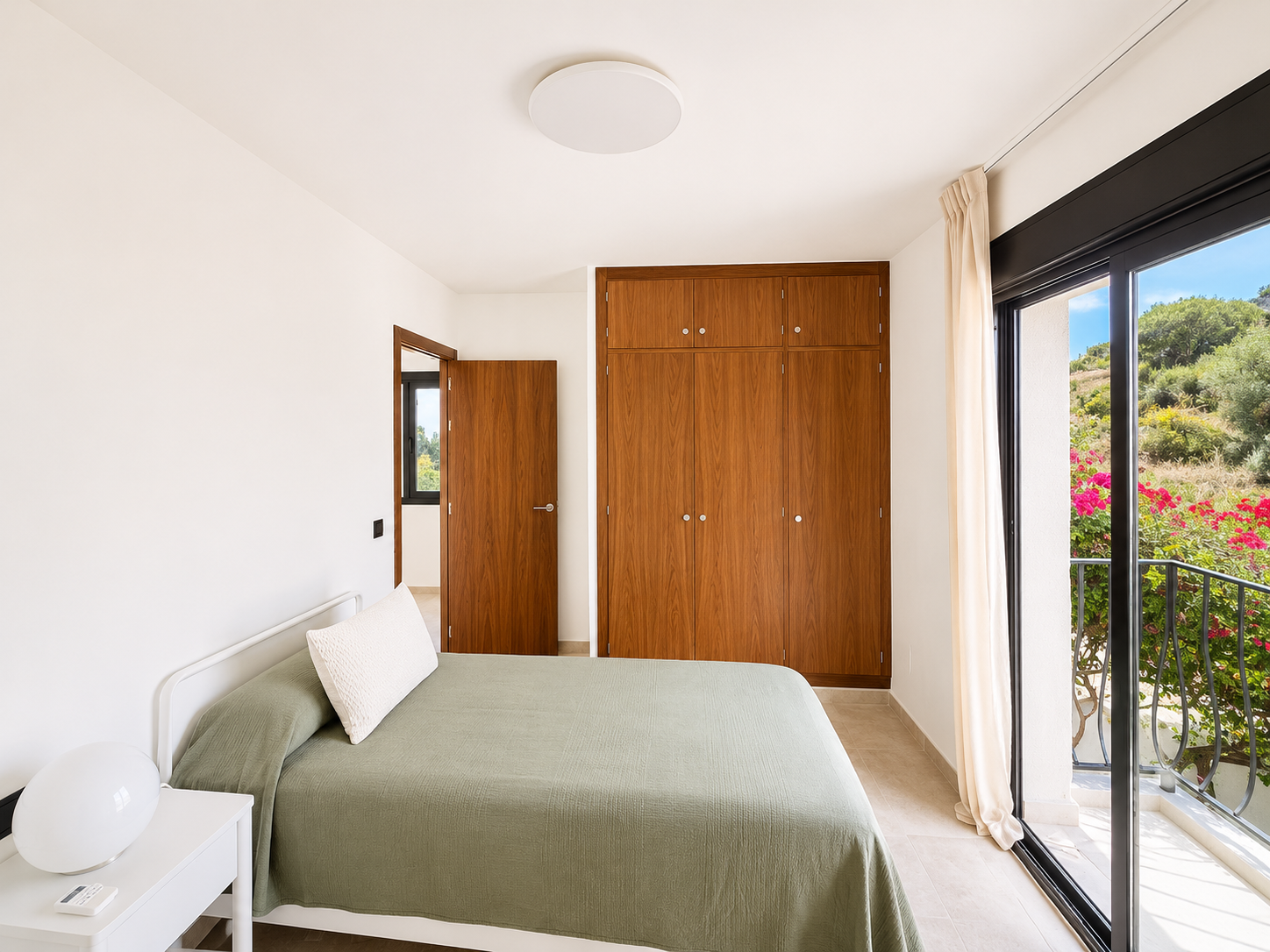 Vrijstaande villa met zeezicht, privézwembad en ideale ligging nabij Playa Burriana – Nerja
