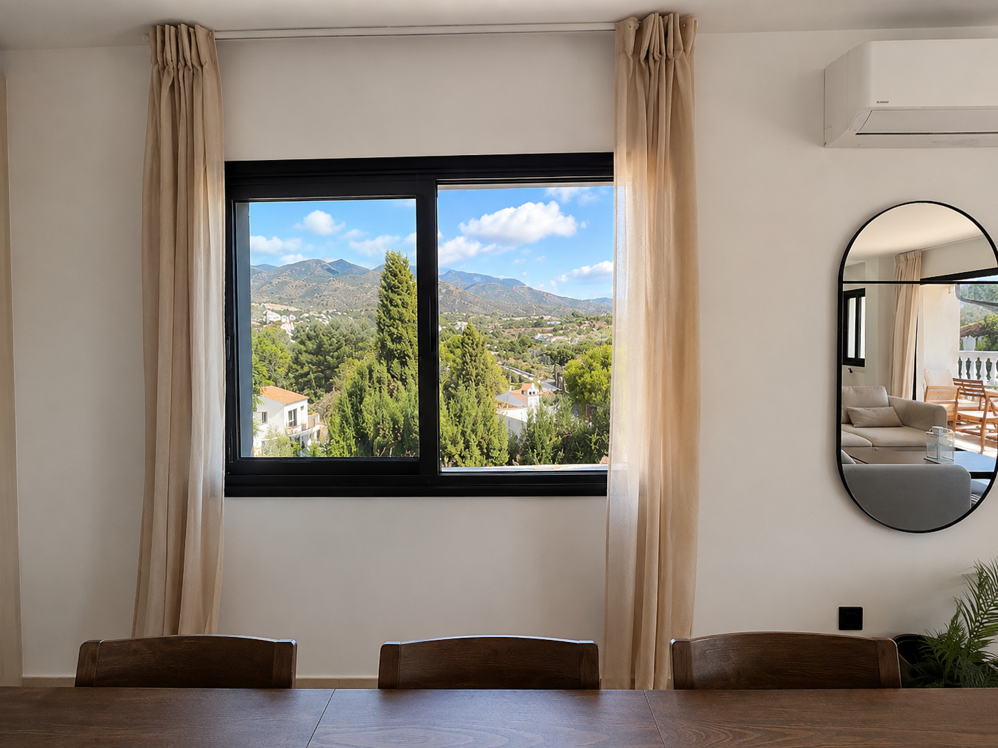 Vrijstaande villa met zeezicht, privézwembad en ideale ligging nabij Playa Burriana – Nerja
