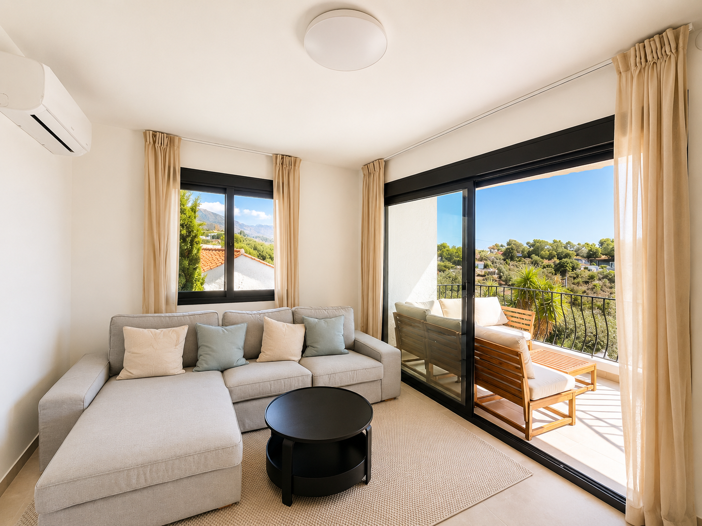 Vrijstaande villa met zeezicht, privézwembad en ideale ligging nabij Playa Burriana – Nerja