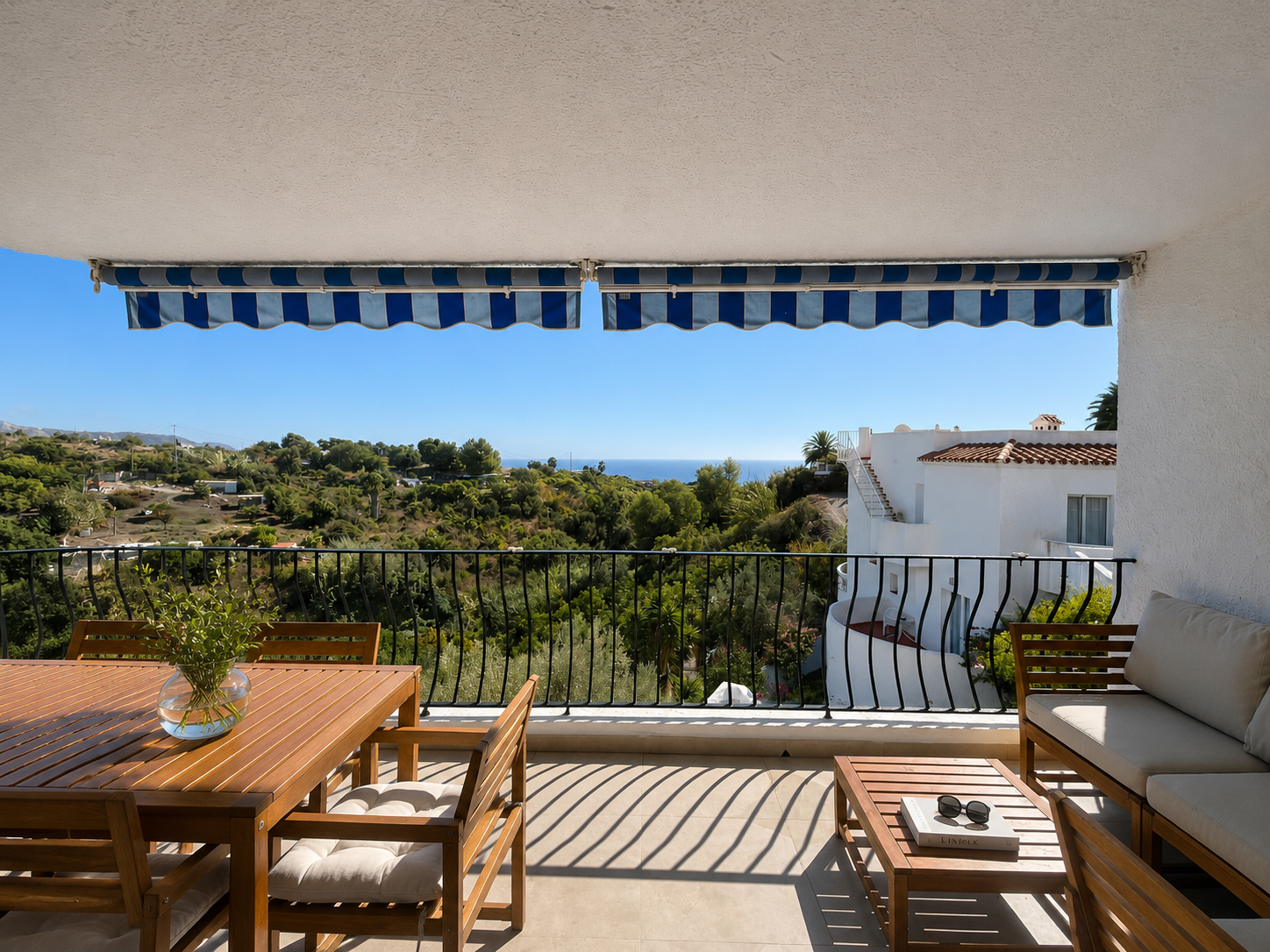Vrijstaande villa met zeezicht, privézwembad en ideale ligging nabij Playa Burriana – Nerja