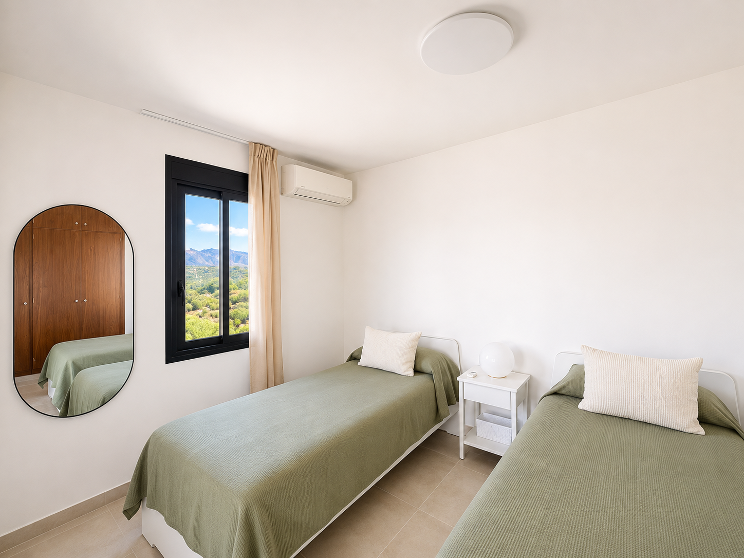 Vrijstaande villa met zeezicht, privézwembad en ideale ligging nabij Playa Burriana – Nerja