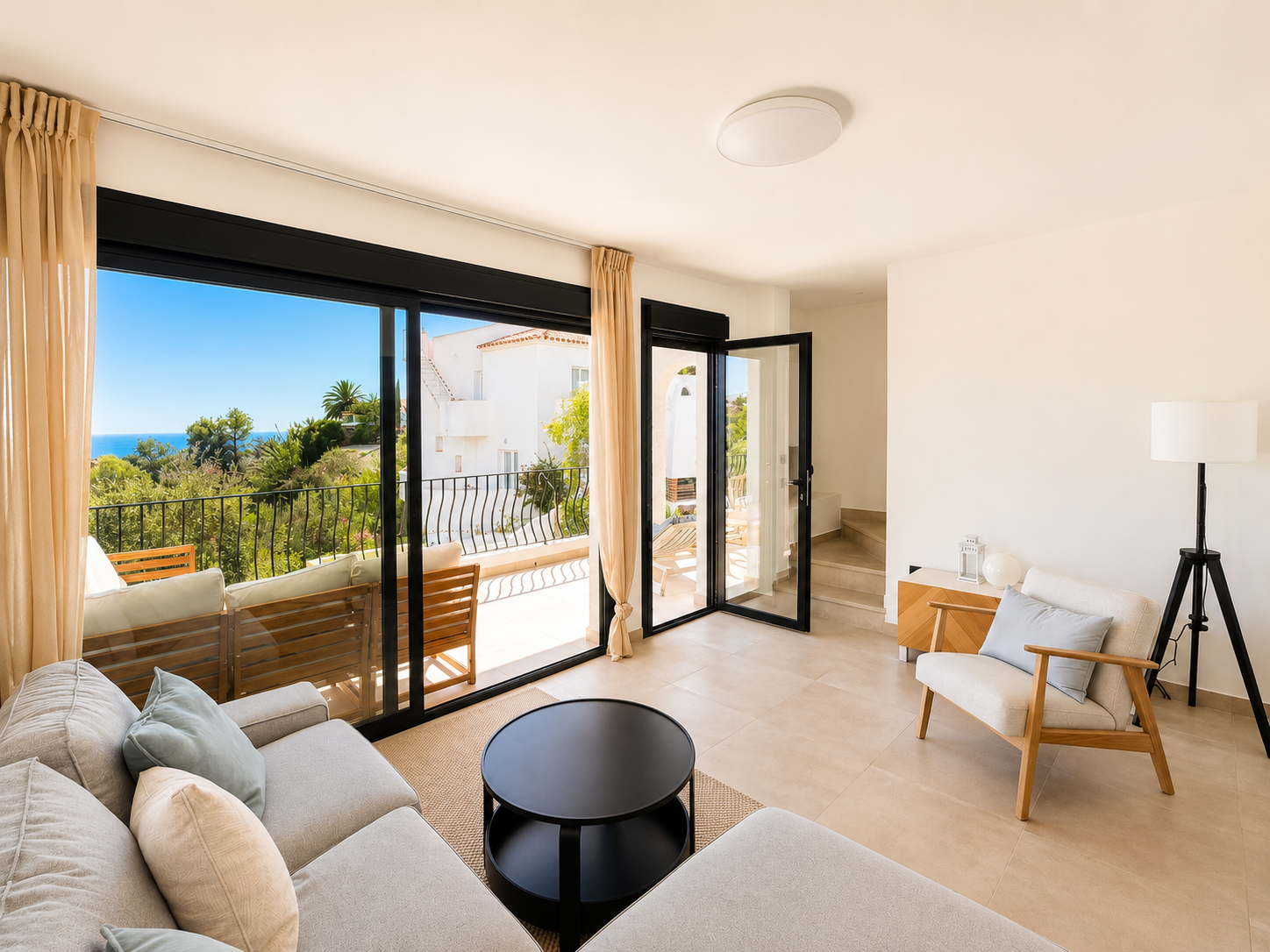 Vrijstaande villa met zeezicht, privézwembad en ideale ligging nabij Playa Burriana – Nerja