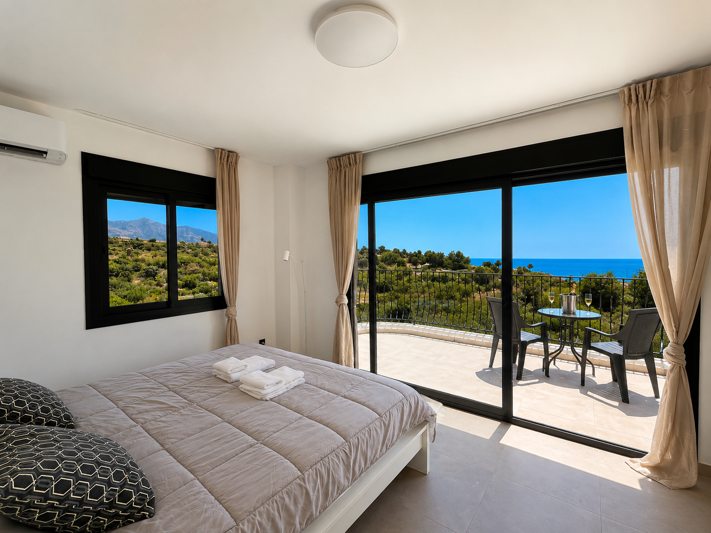 Vrijstaande villa met zeezicht, privézwembad en ideale ligging nabij Playa Burriana – Nerja