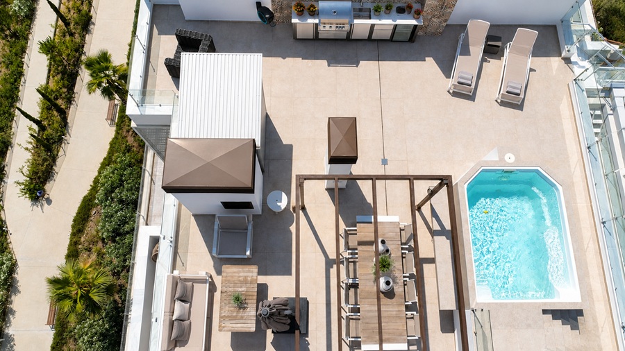 Exclusief penthouse met panoramisch zeezicht en vijfsterrenfaciliteiten in Bayview II, Nerja