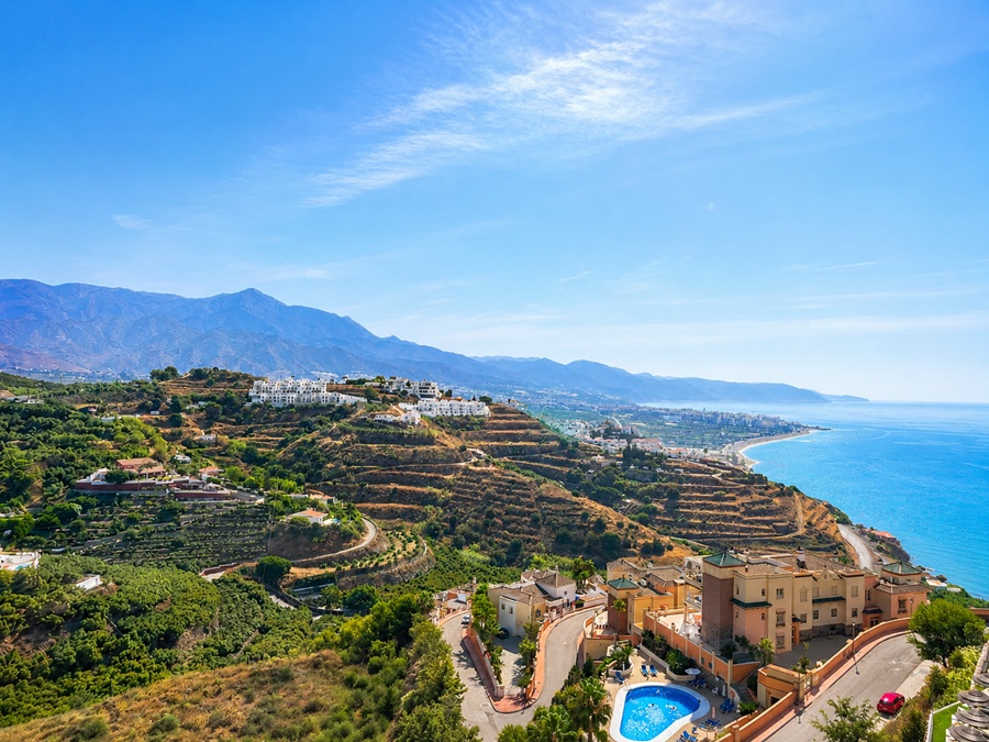 Exclusief penthouse met panoramisch zeezicht en vijfsterrenfaciliteiten in Bayview II, Nerja