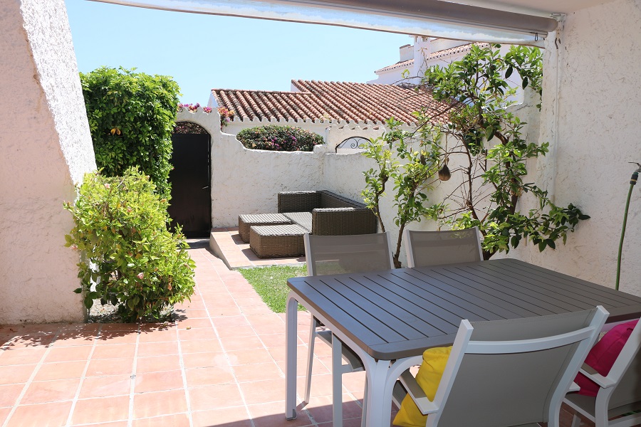 Gerenoveerde vakantiewoning in het gewilde Capistrano Village in Nerja met prachtig uitzicht over Capistrano village en de zee.