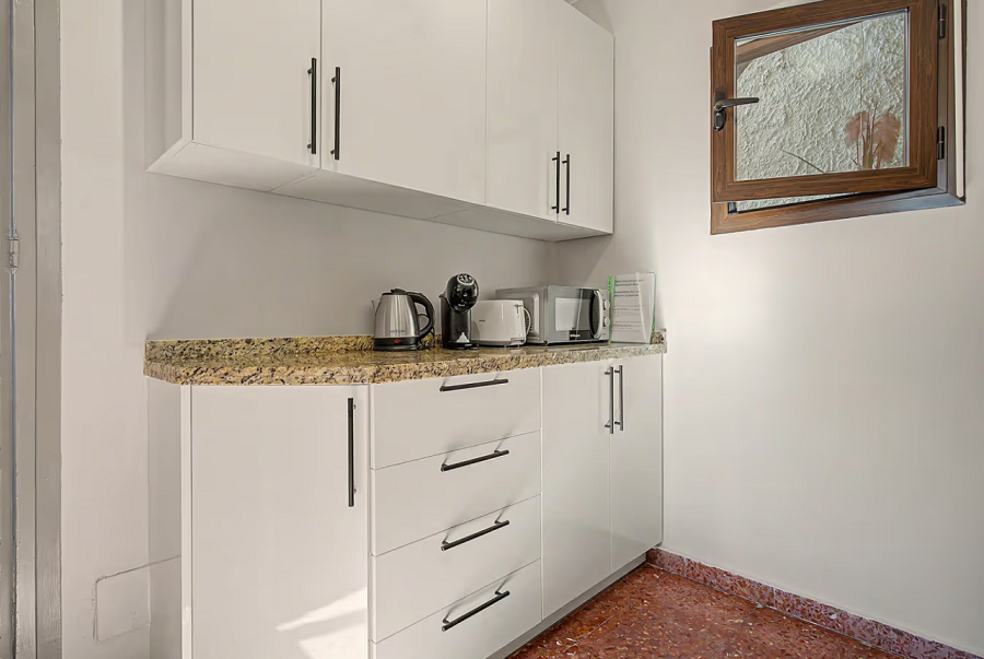 Gerenoveerde vakantiewoning in het gewilde Capistrano Village in Nerja met prachtig uitzicht over Capistrano village en de zee.