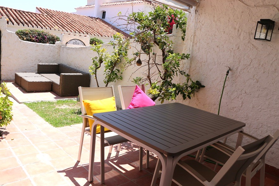 Gerenoveerde vakantiewoning in het gewilde Capistrano Village in Nerja met prachtig uitzicht over Capistrano village en de zee.