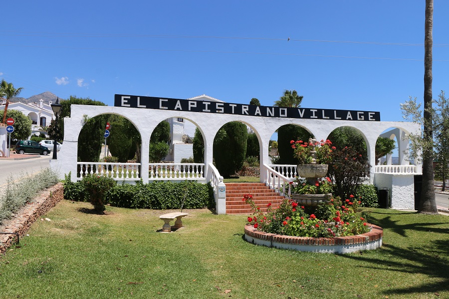 Gerenoveerde vakantiewoning in het gewilde Capistrano Village in Nerja met prachtig uitzicht over Capistrano village en de zee.