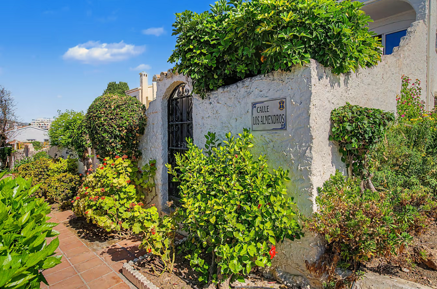 Gerenoveerde vakantiewoning in het gewilde Capistrano Village in Nerja met prachtig uitzicht over Capistrano village en de zee.