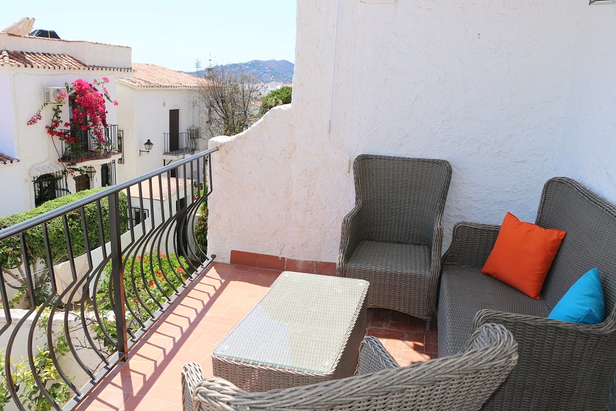Gerenoveerde vakantiewoning in het gewilde Capistrano Village in Nerja met prachtig uitzicht over Capistrano village en de zee.
